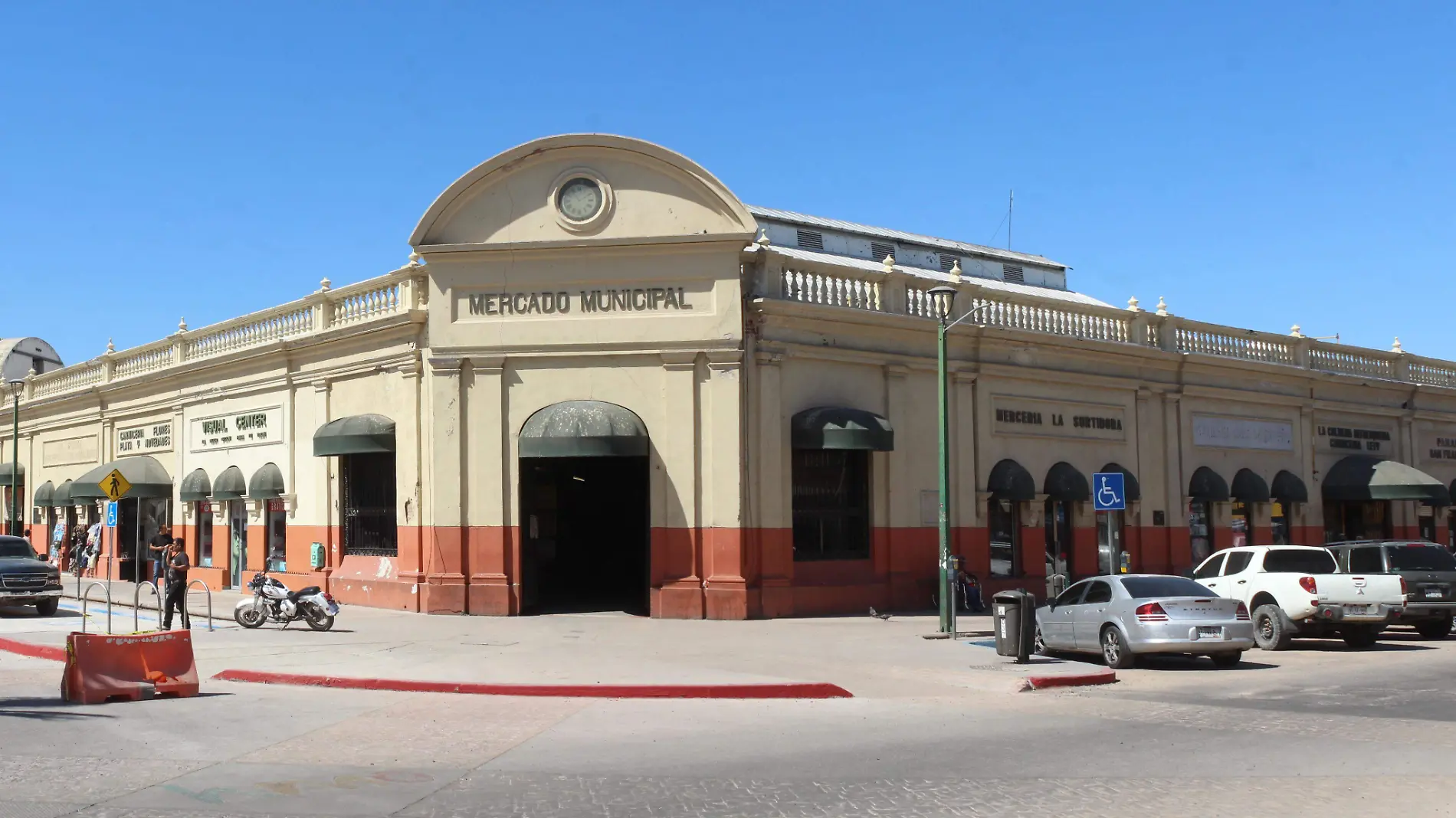 Mercado municipal - Mike Acosta